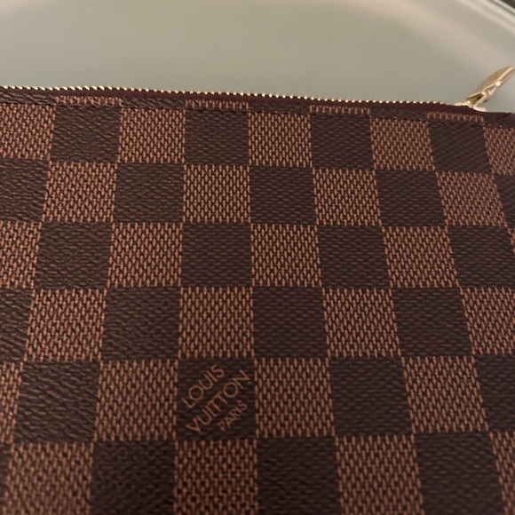 NWOT LOUIS VUITTON DAMIER WITH RED INSIDE POUCHETTE WRISLET CLUTCH W DUST BAG - Picture 3 of 14